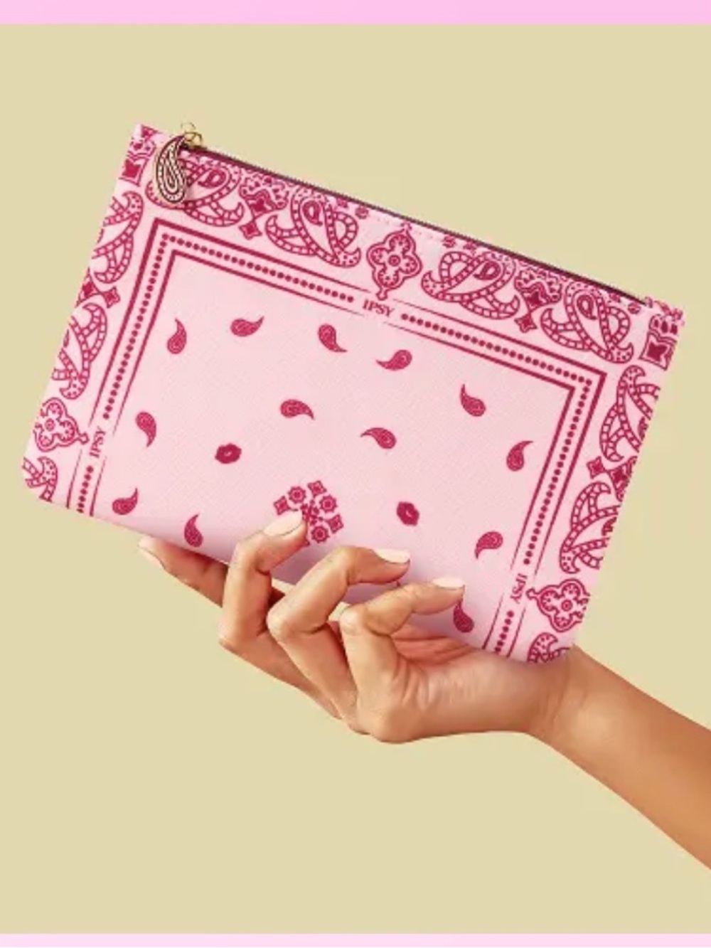Bandana-Print come w/2 ramdom products